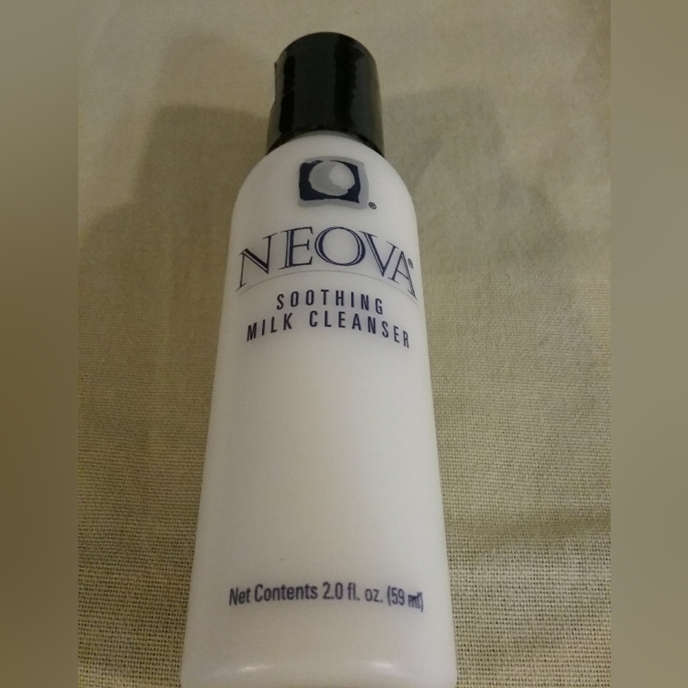 BRAND NEW NEOVA Soothing Milk Cleanser